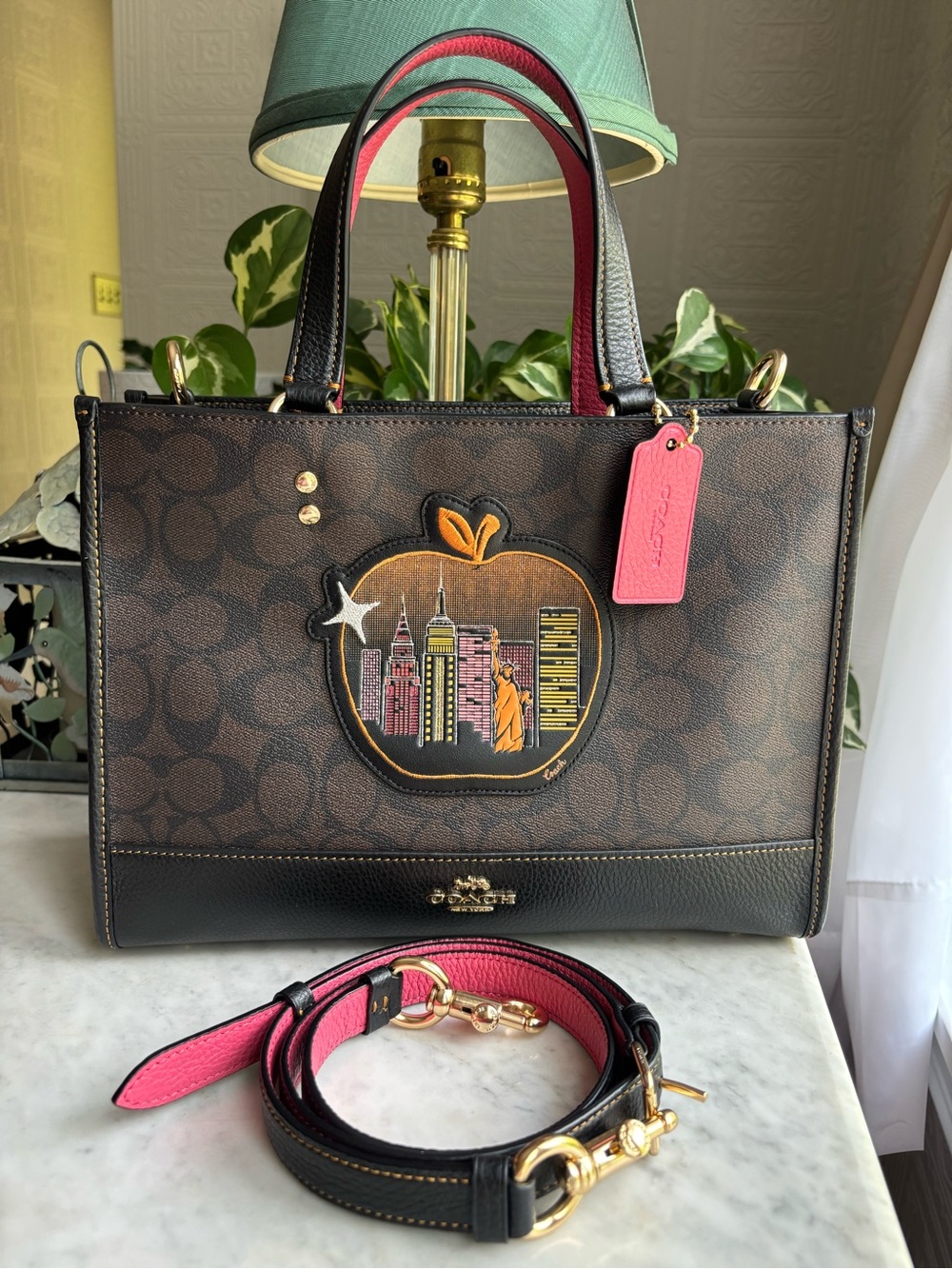 Coach Brown Signature NYC Skyline Apple Patch - Picture 1 of 11